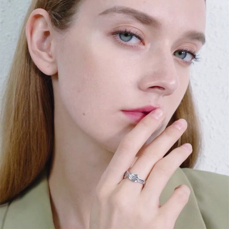 Anello “2025 New Classic” – Colore Argento, Stile Elegante e alla Moda