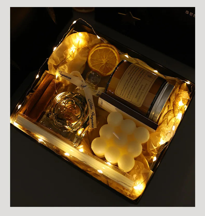 Gift box ornamentale con fragranza all'arancia e candele profumate abbinate